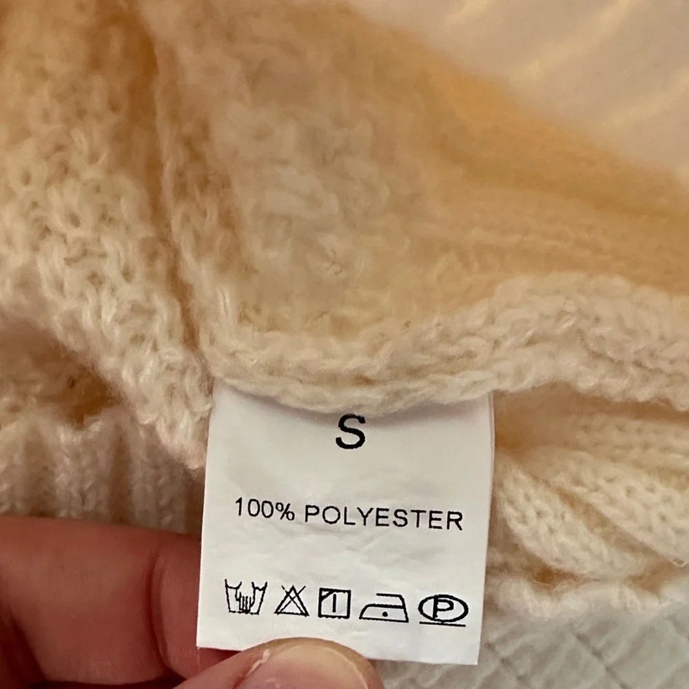 Chic Cream Turtleneck Sweater with Floral Accents - Picture 2 of 8